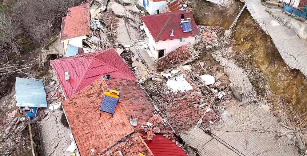 Tokat’ta heyelan felaketinin vurduğu Günebakan köyü dronla havadan görüntülendi