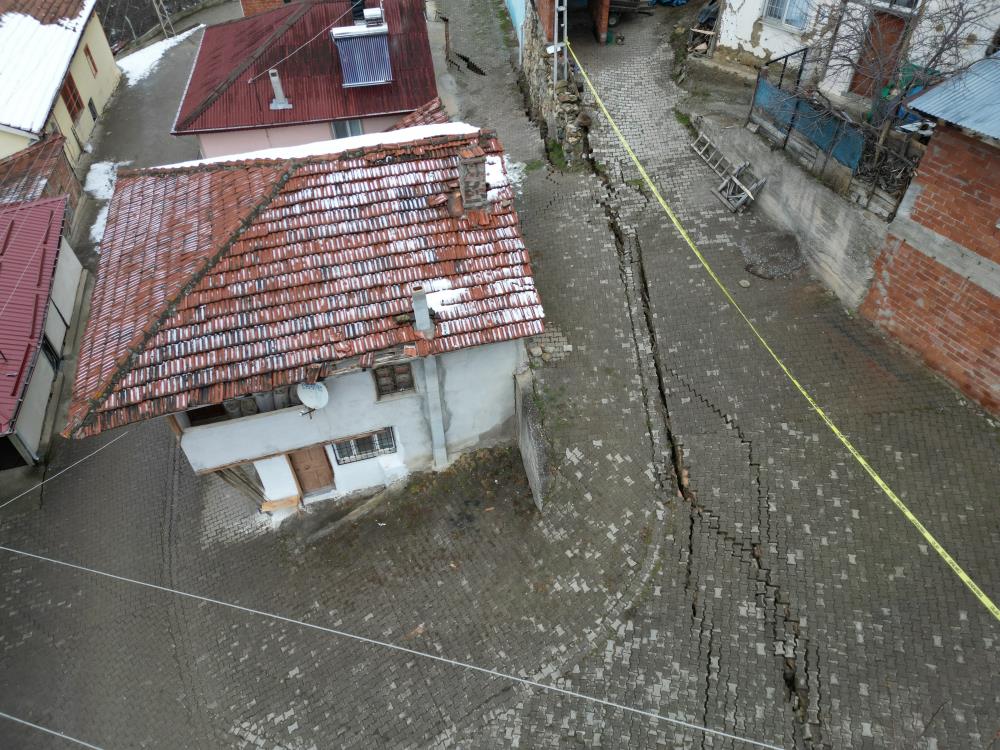 Tokat’ta heyelan felaketinin vurduğu Günebakan köyü dronla havadan görüntülendi