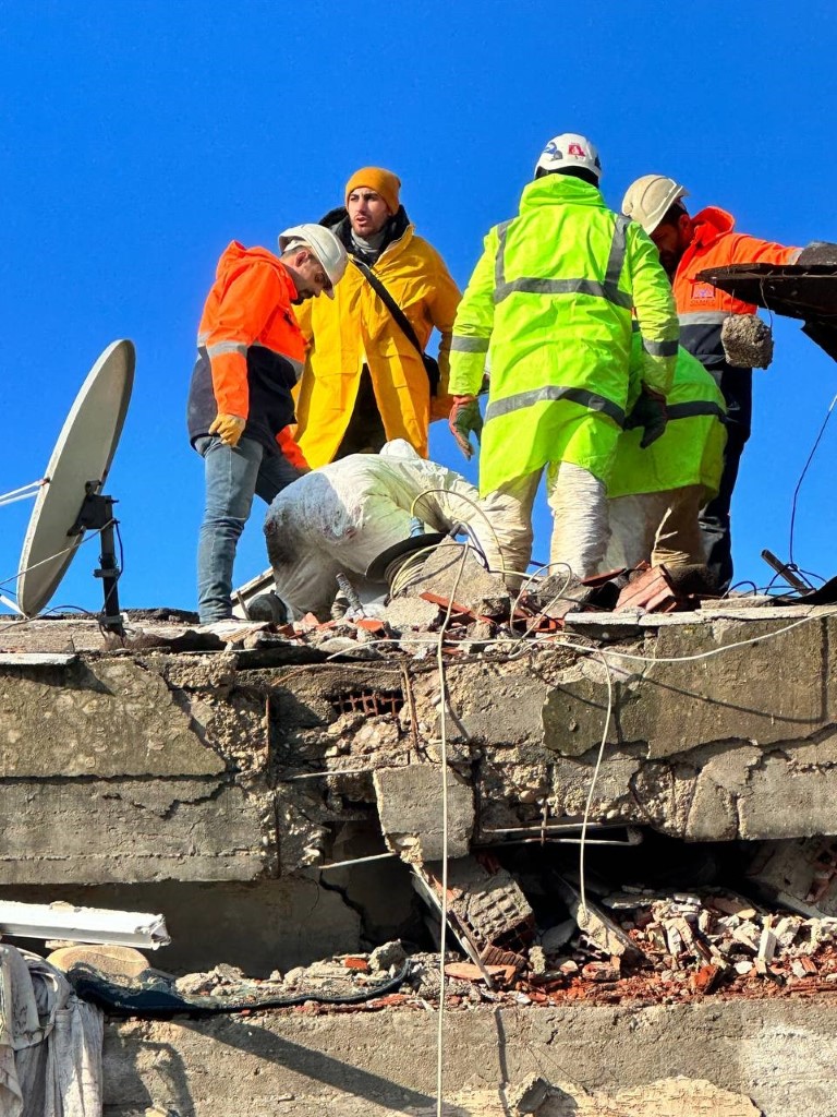 Rizeli madenciler üzerinden 1 yıl geçen depremin ardından yaşadıklarını anlattı