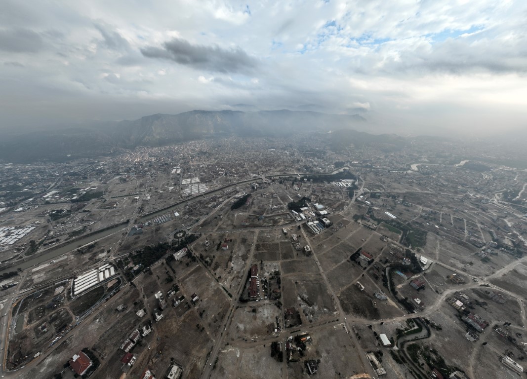 Hatay’da depremin ortaya çıkarttığı hasar 1 yıl sonra görüntülendi