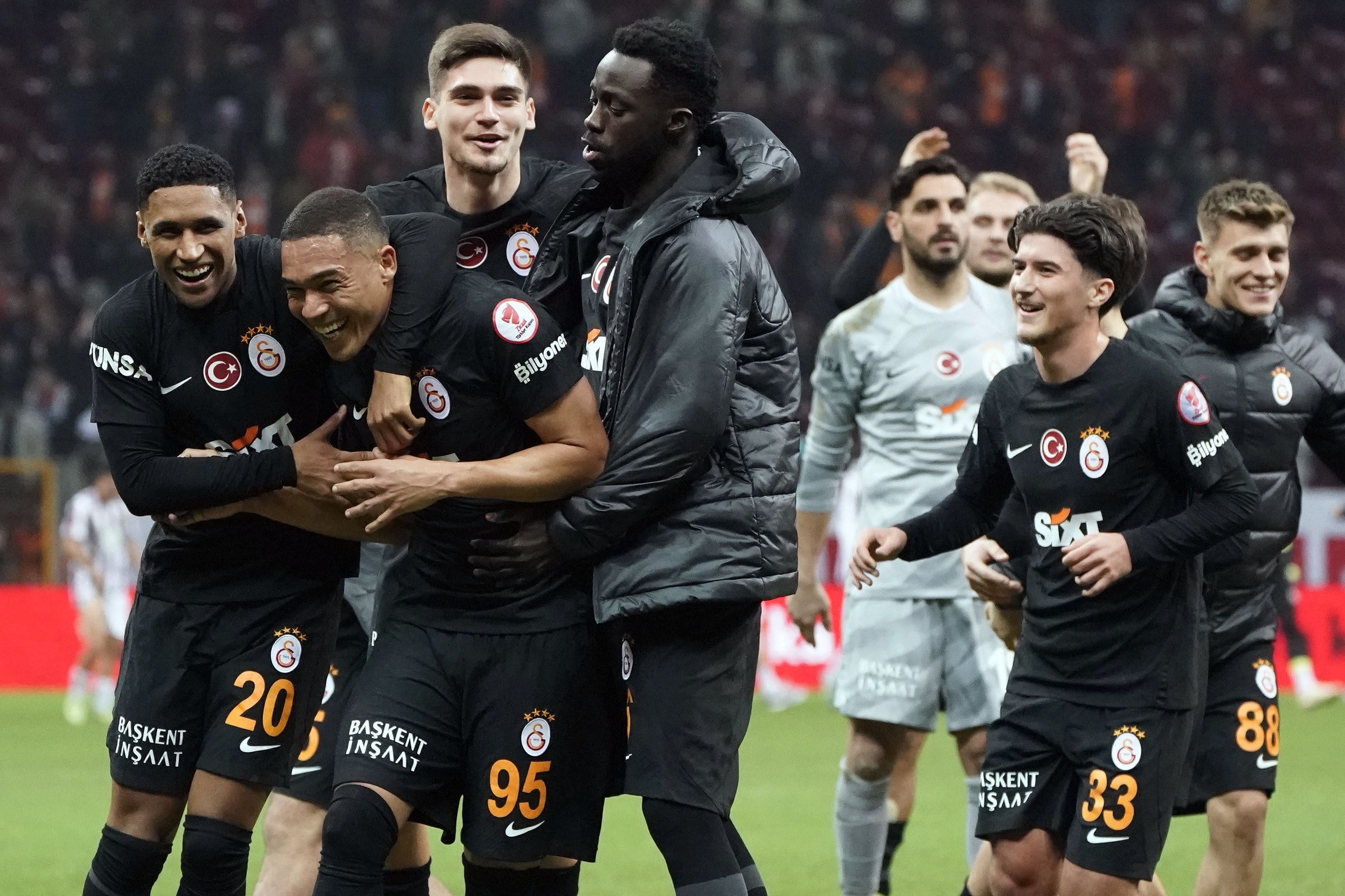 Galatasaray çeyrek finalde! Gol düellosunu Aslan kazandı