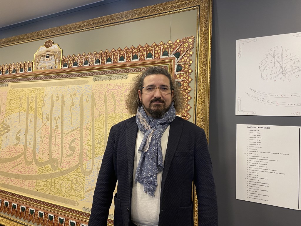 Tamamı tek bir levhada: Kuran-ı Kerim, gubari üslubuyla yeniden yazıldı