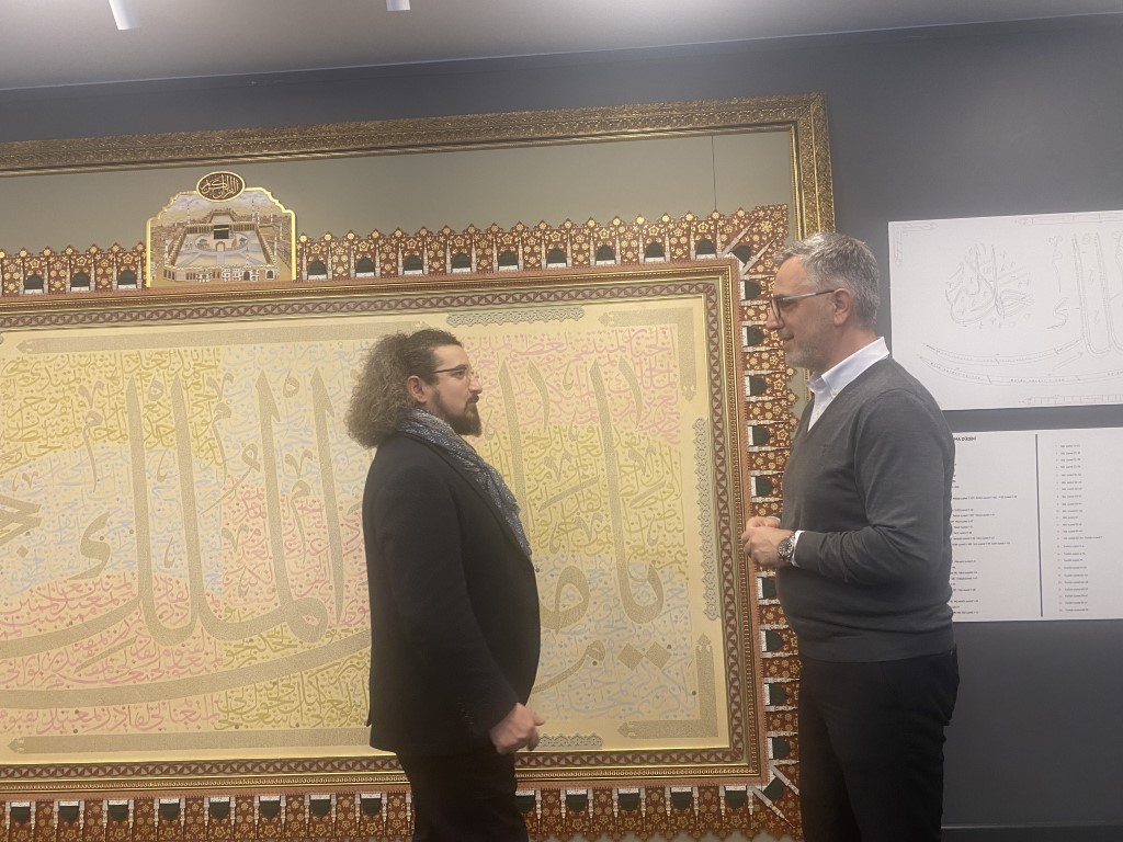 Tamamı tek bir levhada: Kuran-ı Kerim, gubari üslubuyla yeniden yazıldı