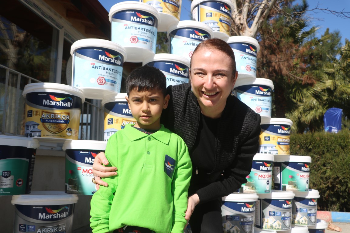 Depremde zarar gören okullar ‘Renklendir Hayatı’ sloganıyla hayat buluyor
