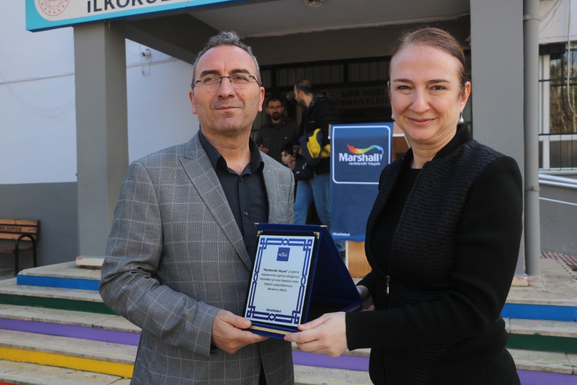 Depremde zarar gören okullar ‘Renklendir Hayatı’ sloganıyla hayat buluyor