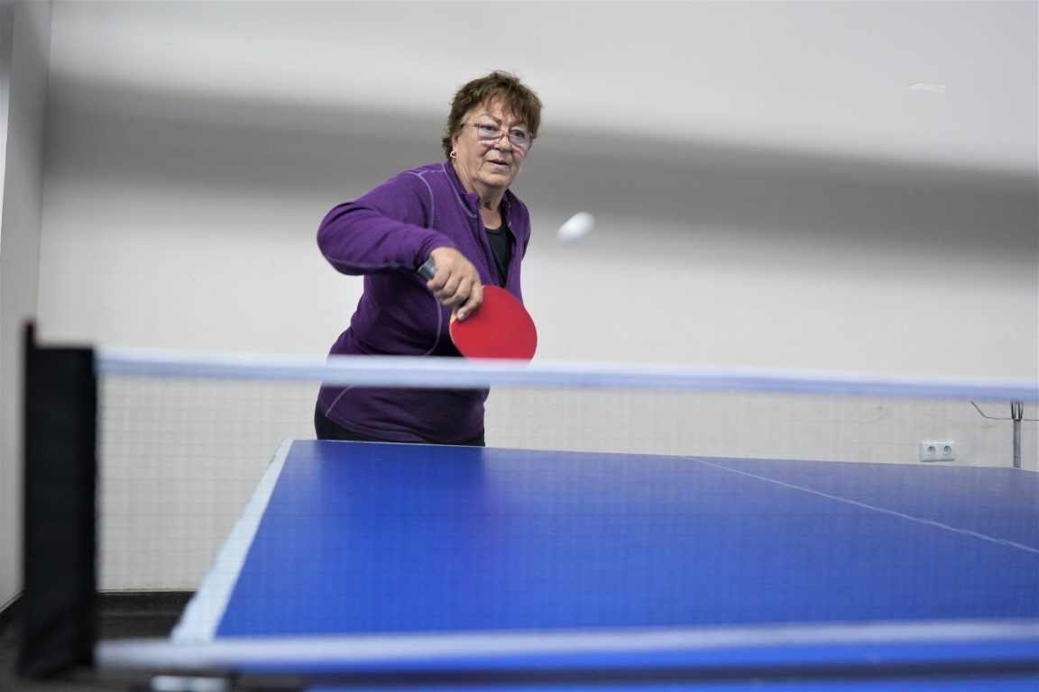 77 yaşındaki ‘Dilek teyze’ masa tenisi tutkusundan vazgeçemiyor
