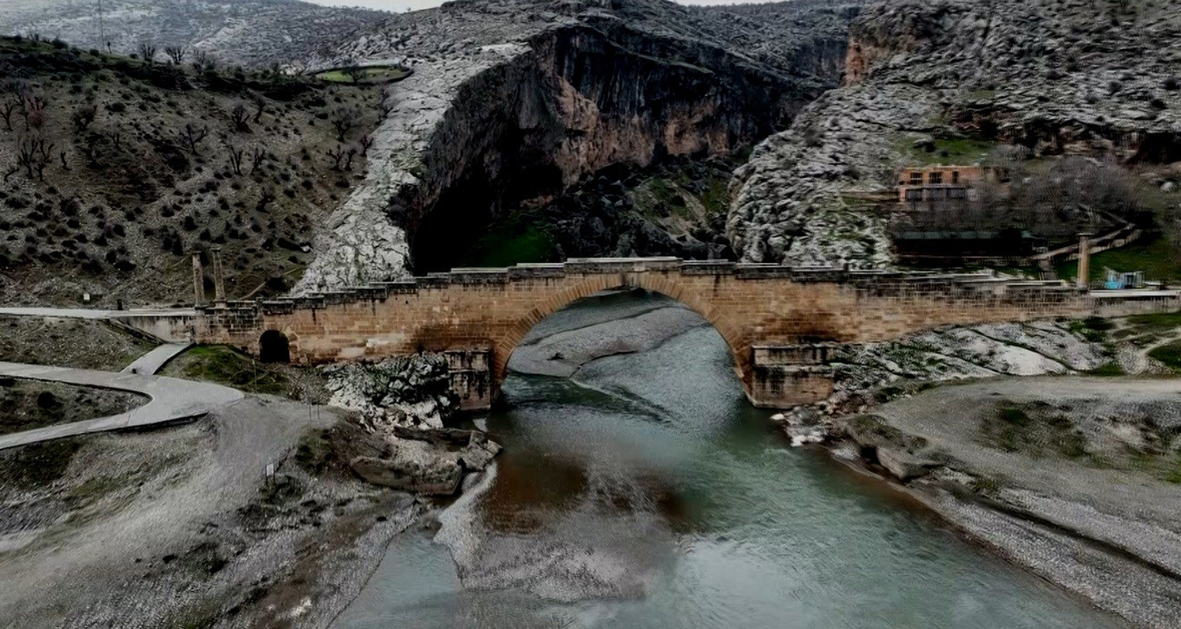 Adıyaman’daki tarihi köprü depremlere meydan okuyor