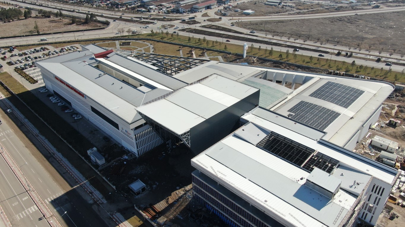 Bu üniversite kendi elektriğini üretiyor: Hem çevre korunuyor hem tasarruf sağlanıyor