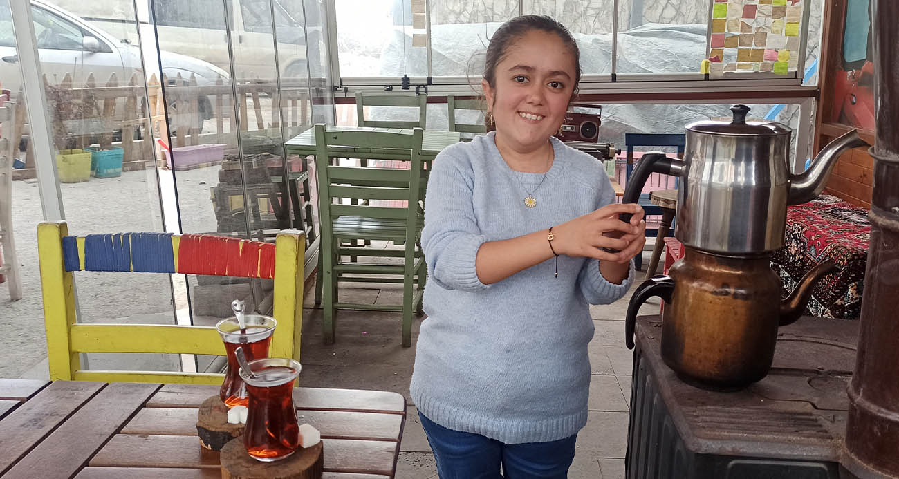 1 metre 35 cm boyundaki Saadet, her şeye rağmen zorlukları aşıyor