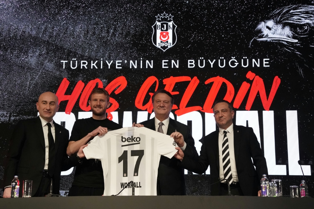 Beşiktaş yeni transferlerini tanıttı