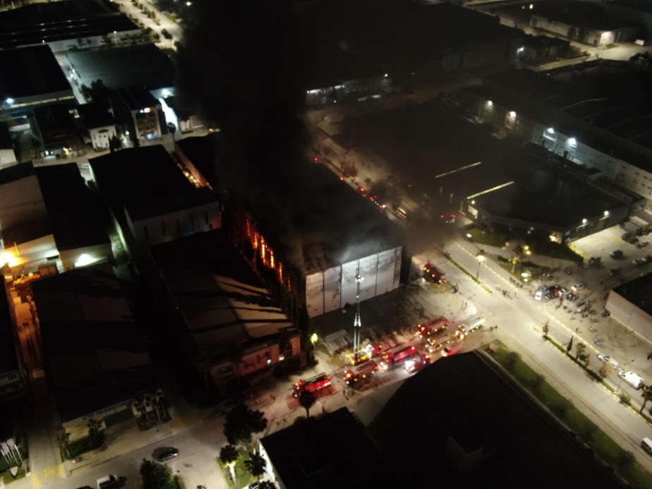 Antalya’daki tersane yangınında 4 tekne yandı, söndürme çalışmaları devam ediyor