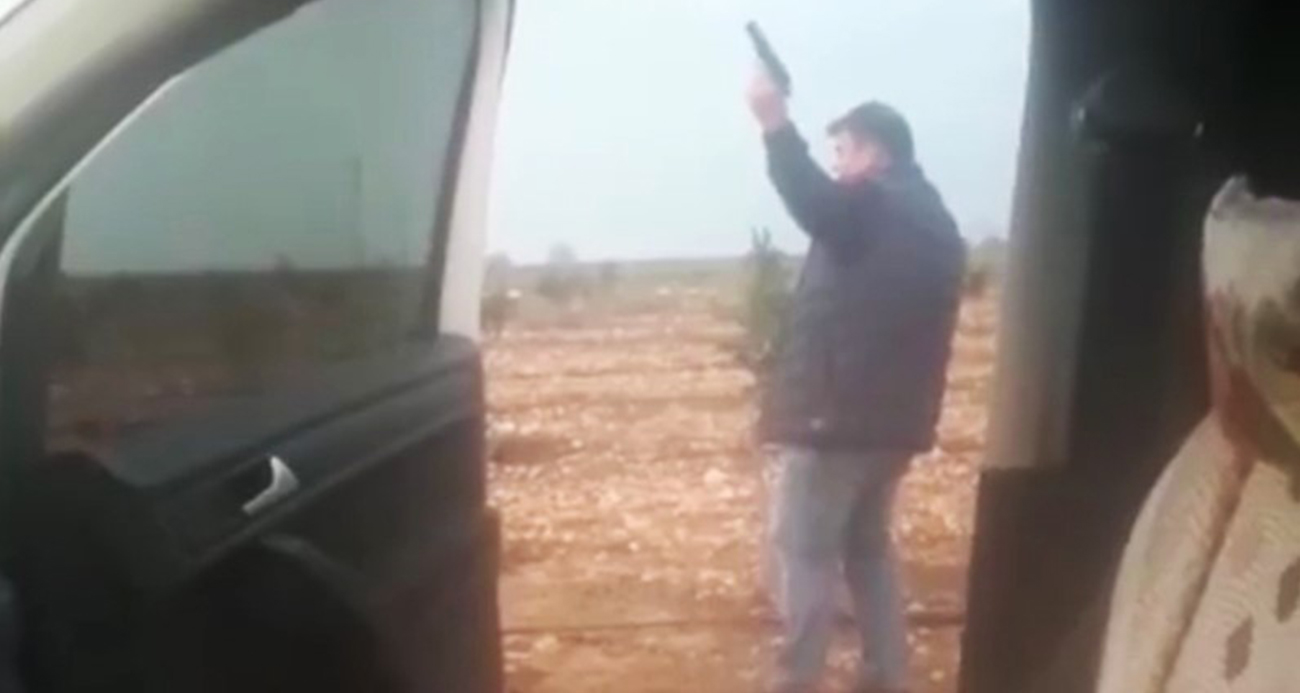 Adana Büyükşehir Belediyesi Özel Kalem Müdürünü vuran şahsın havaya ateş ederken görüntüsü çıktı