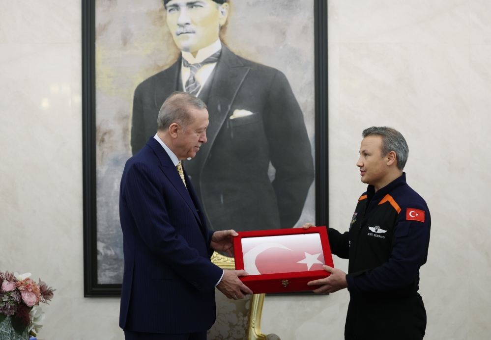 Cumhurbaşkanı Recep Tayyip Erdoğan, Türkiye’nin ilk  Astronotu Alper Gezeravcı’yı kabul etti