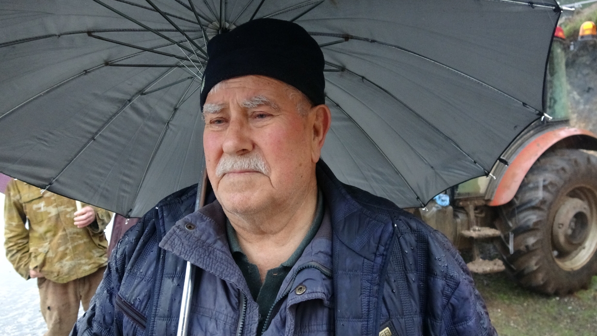 Çanakkale’de dama yıldırım düşmesi sonucu 2 bin balya saman yandı, 29 büyükbaş hayvan yanmaktan kurtarıldı