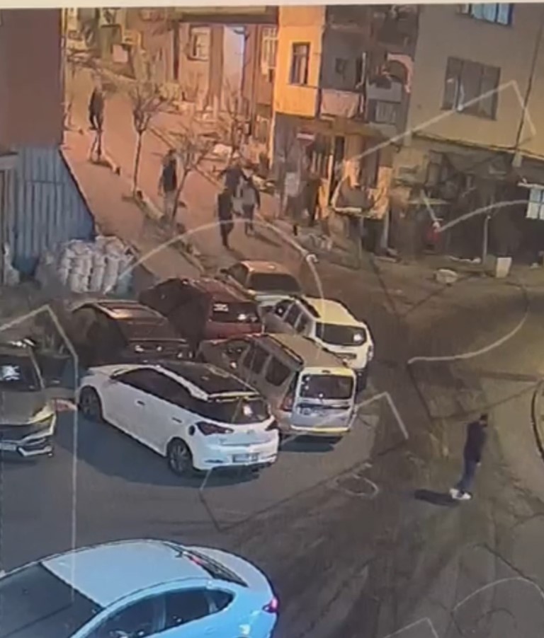 İstanbul’da kardeş dehşeti kamerada: Daireyi bölüşme kavgasında kardeşlerini vurdu