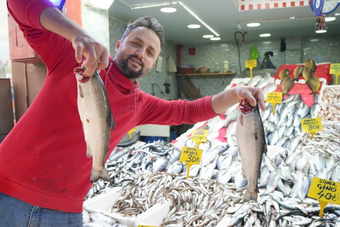 Kilosu 30 TL’ye satılan balıklara ilgi yok denecek kadar az