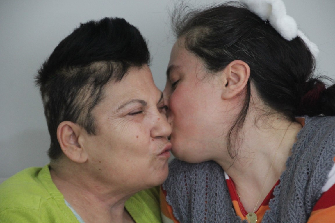 Doktorların ‘yaşamaz’ dediği yüzde 100 engelli Cemile Gündüz’ün zorlu yaşamı