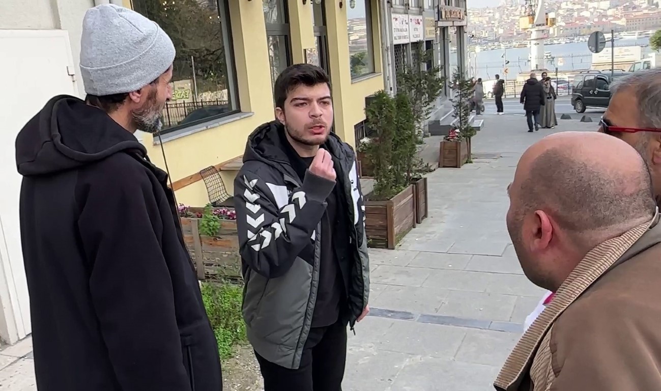 Filistin’e destek yürüyüşünden dönen vatandaşa yumruk atan sanık hakim karşısında