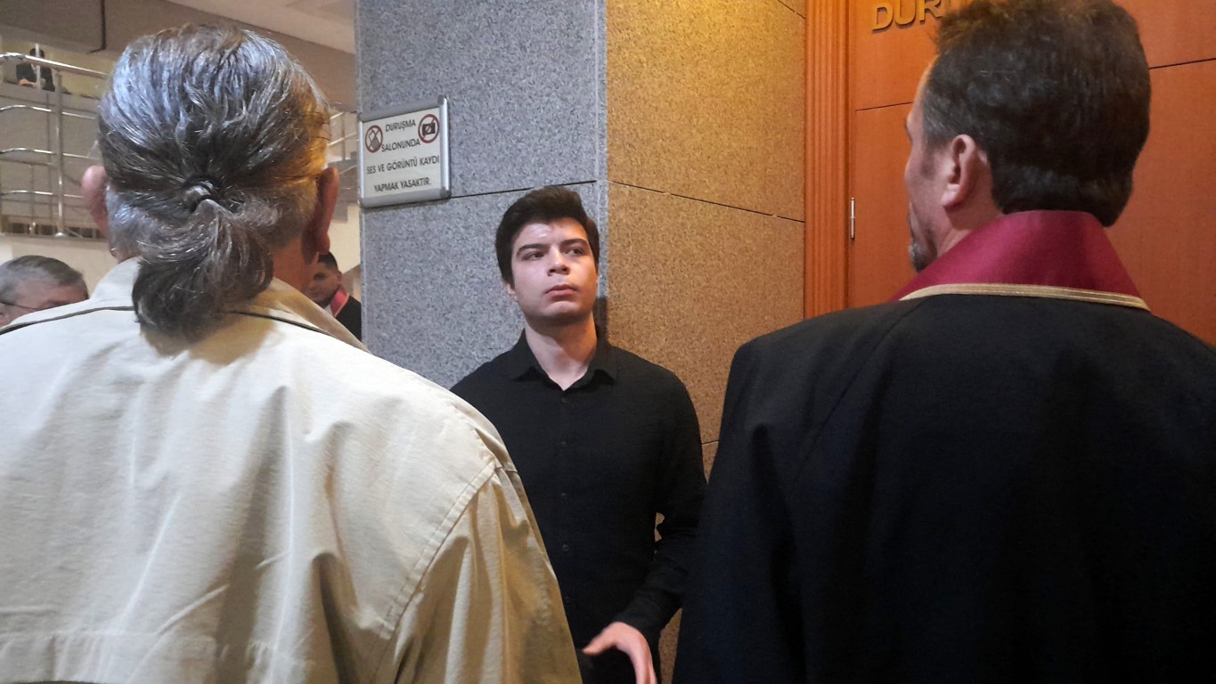 Filistin’e destek yürüyüşünden dönen vatandaşa yumruk atan sanık hakim karşısında