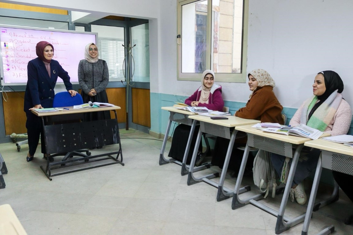 Bakan Göktaş, Kahire Yunus Emre Enstitüsünü ziyaret etti