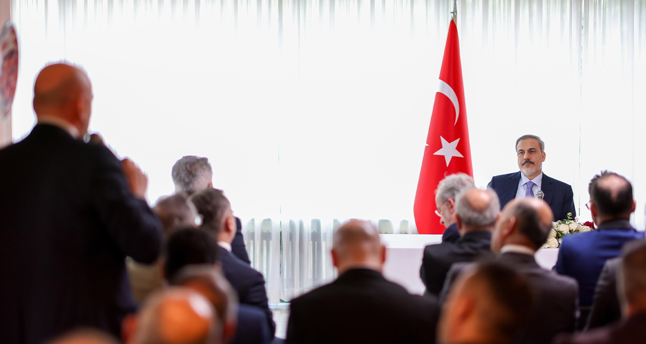 Dışişleri Bakanı Fidan, Almanya’da Türk vatandaşları ve STK temsilcileri ile bir araya geldi