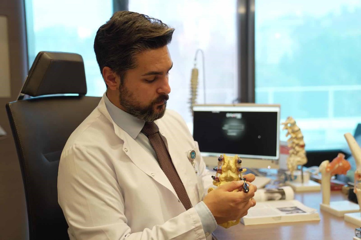 Uzman isim, skolyoz hastası çocuklar için umut olan tedaviyi anlattı