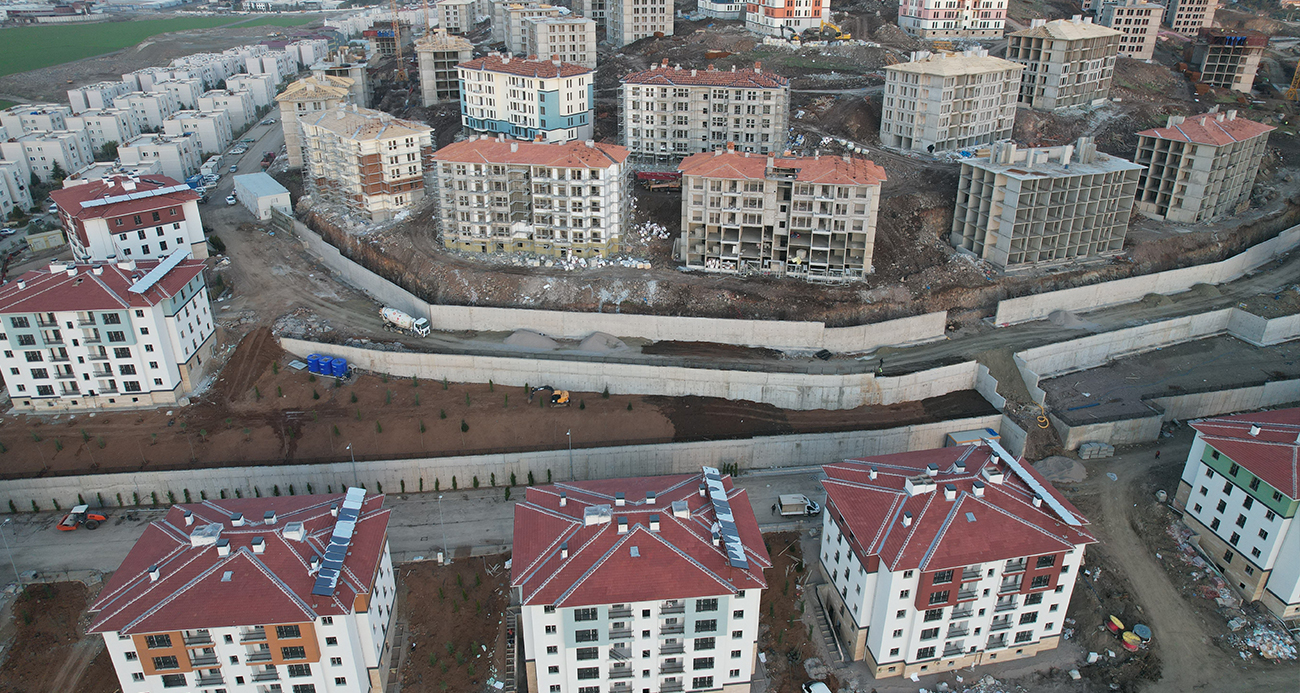 Kalıcı deprem konutlarında anahtar teslimatları başladı