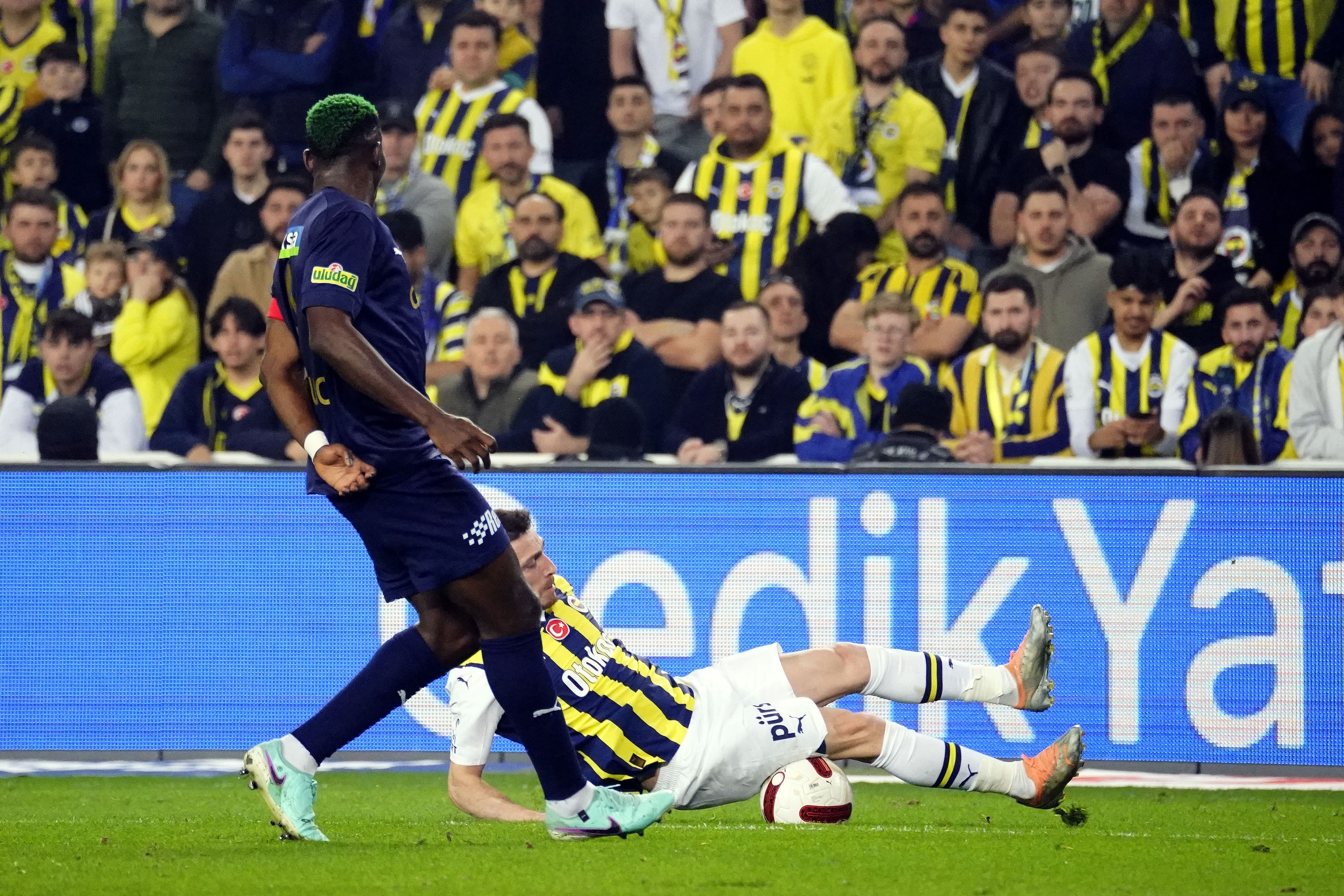 Maç fazlasıyla lider! Fenerbahçe 90+6'da kazandı