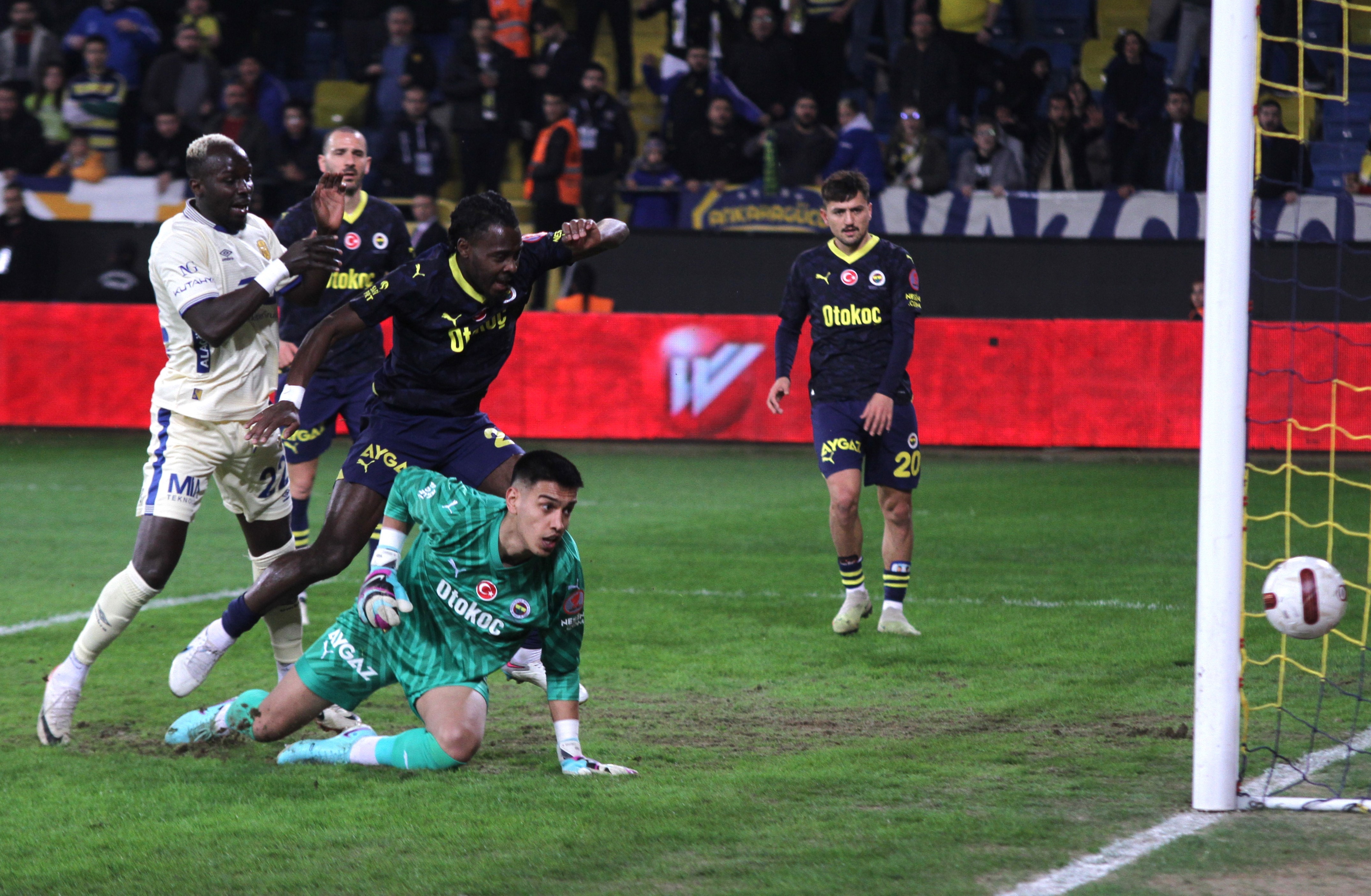 Fenerbahçe'den kupaya veda! Ankaragücü yarı finalde