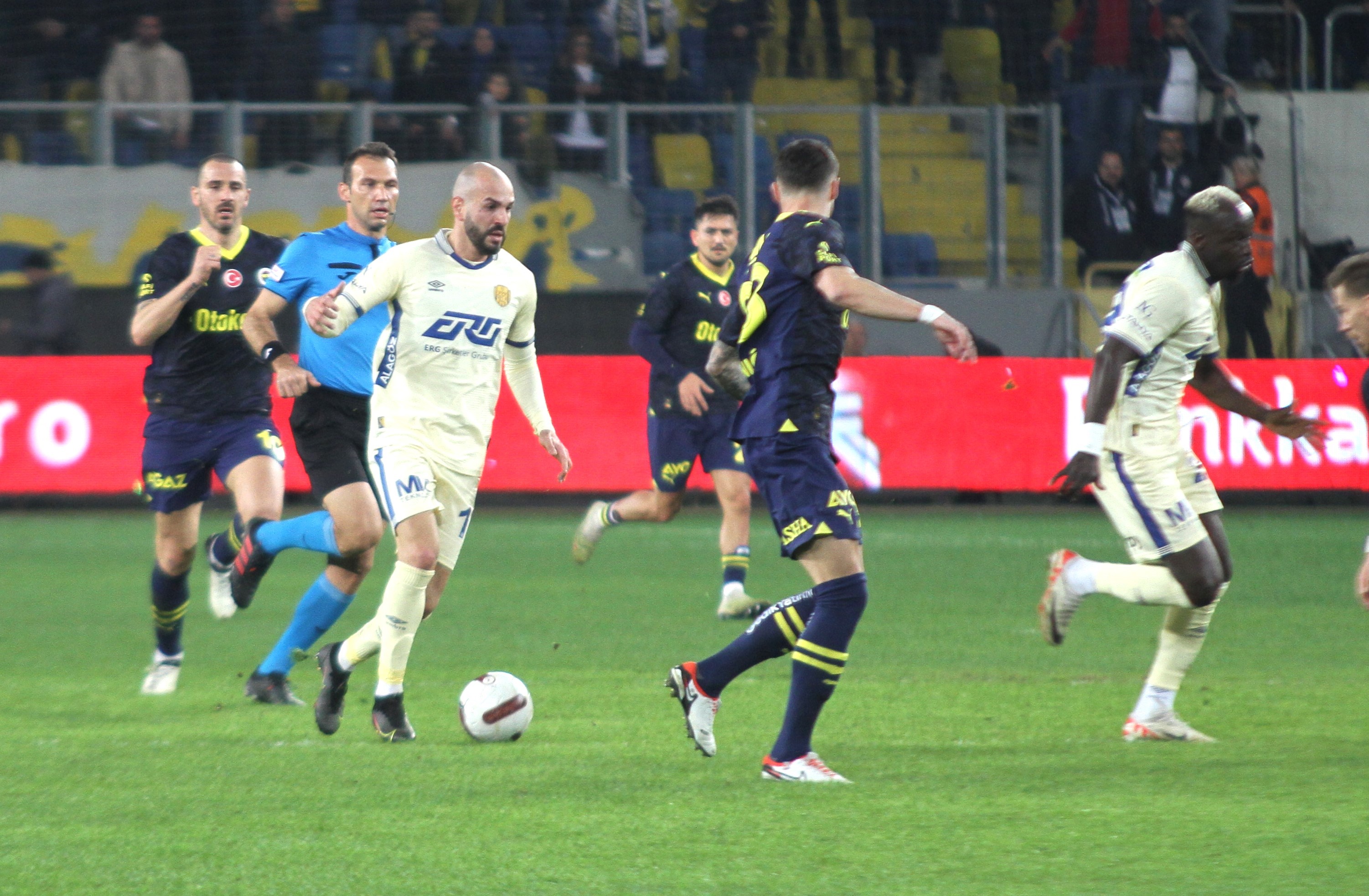 Fenerbahçe'den kupaya veda! Ankaragücü yarı finalde