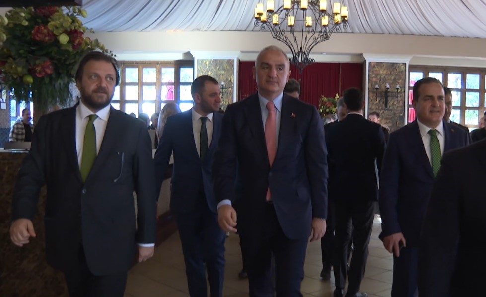 Kültür ve Turizm Bakanı Ersoy, Marmaris’te turizmciler ile bir araya geldi