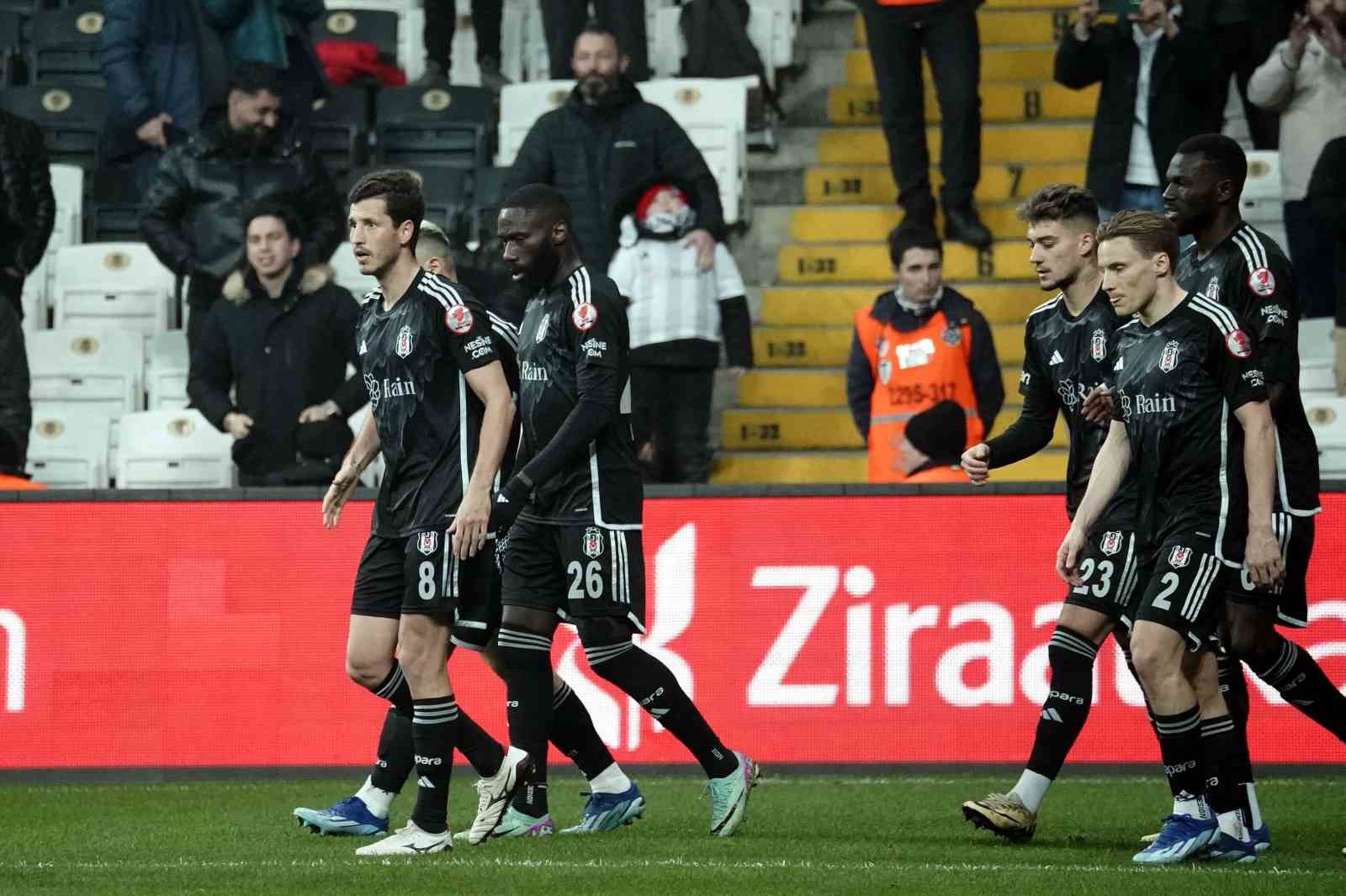 Konyaspor'u rahat geçti! Beşiktaş yarı finale yükseldi