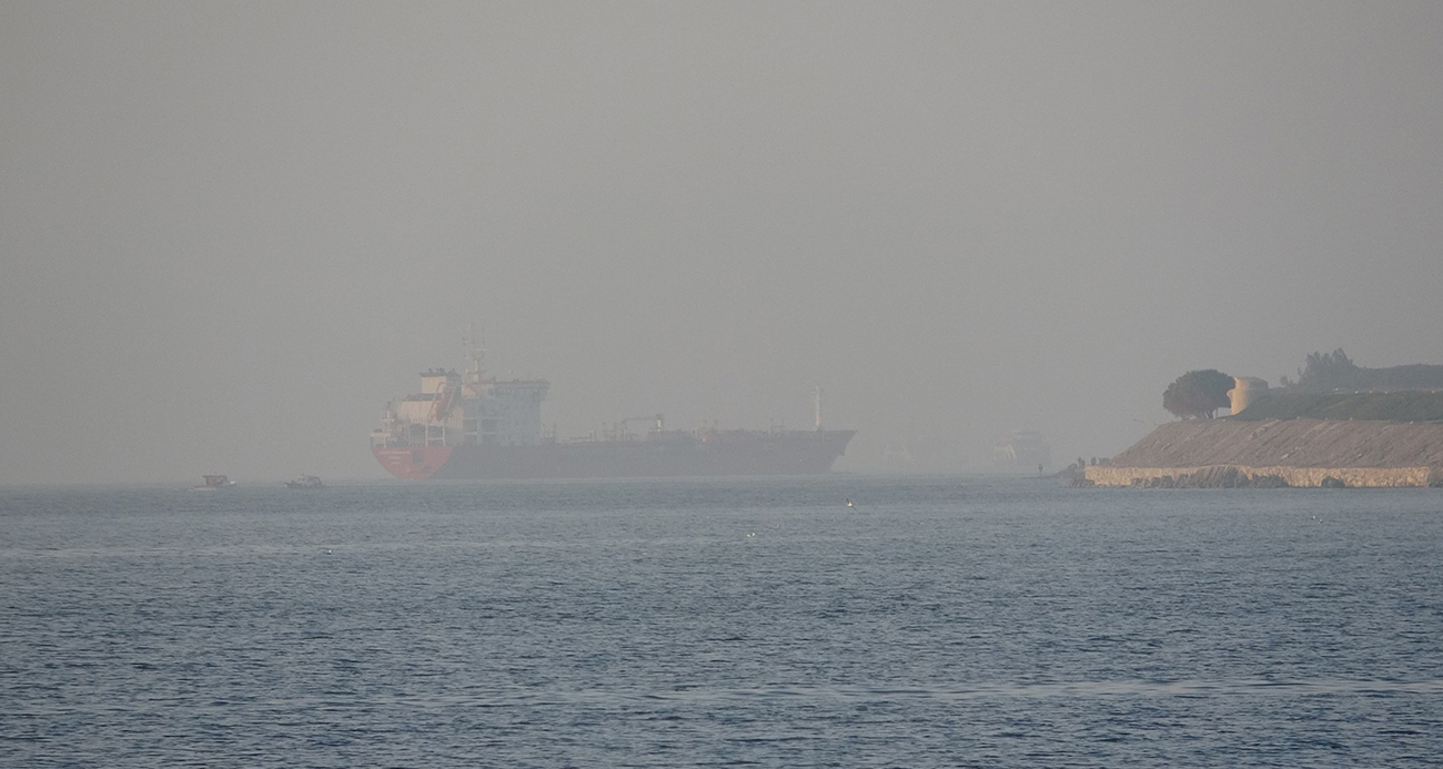 Çanakkale Boğazı sis nedeniyle transit gemi geçişlerine kapatıldı