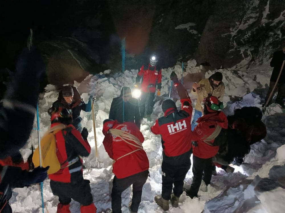 Bingöl'deki çığ olayı: Kayıp şahsın cansız bedenine ulaşıldı