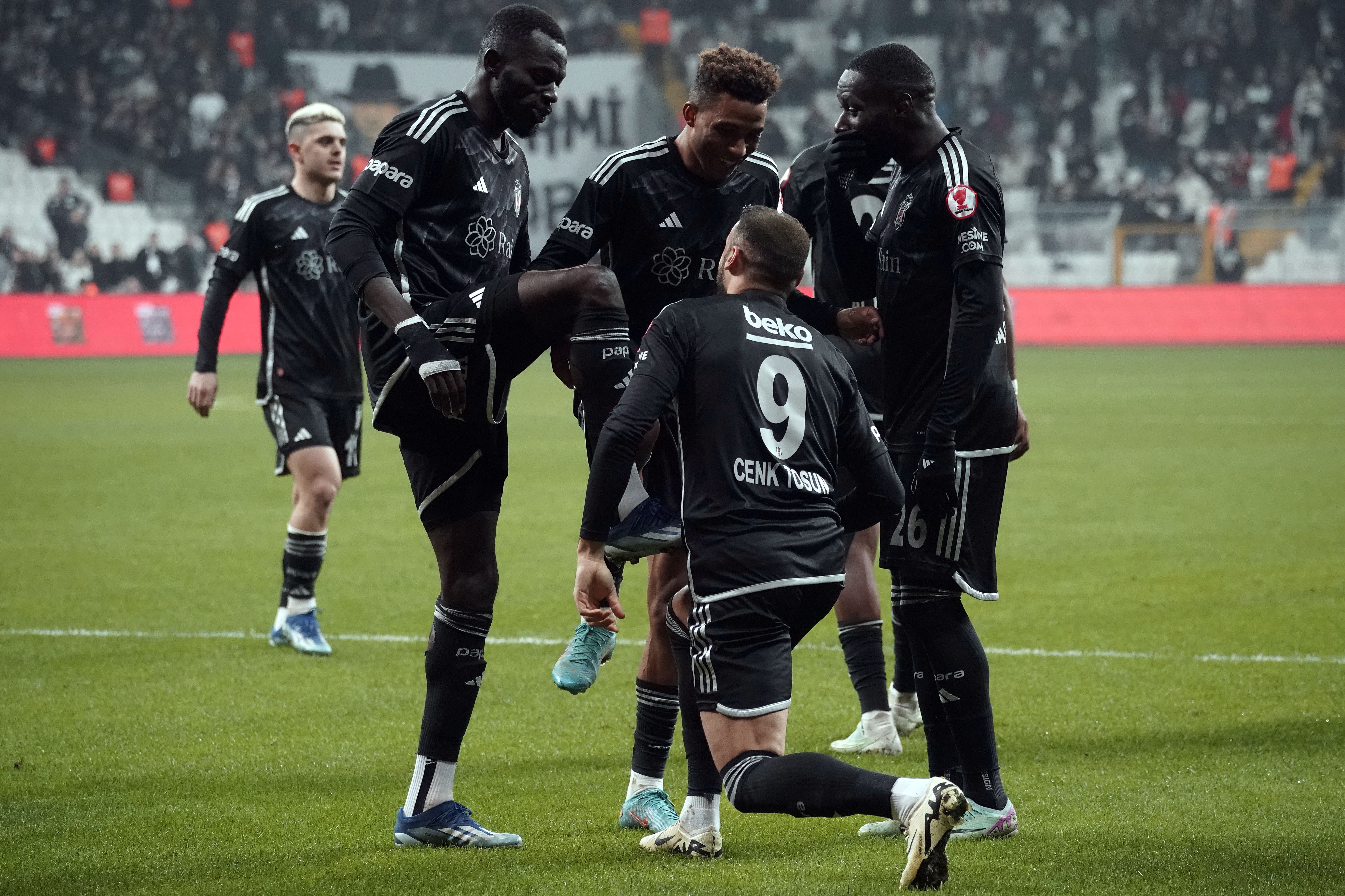 Konyaspor'u rahat geçti! Beşiktaş yarı finale yükseldi