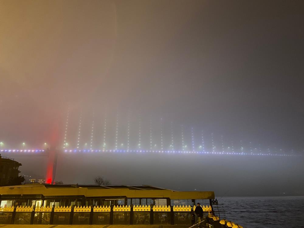 İstanbul’da yoğun sis: Göz gözü görmedi