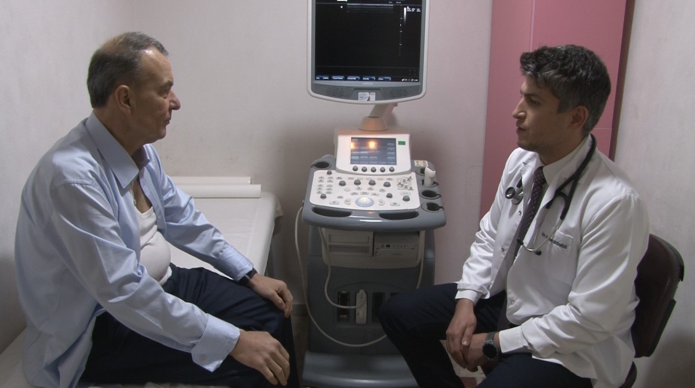 Düğünde fenalaşan adam 40 dakika boyunca yapılan kalp masajı ile hayata tutundu