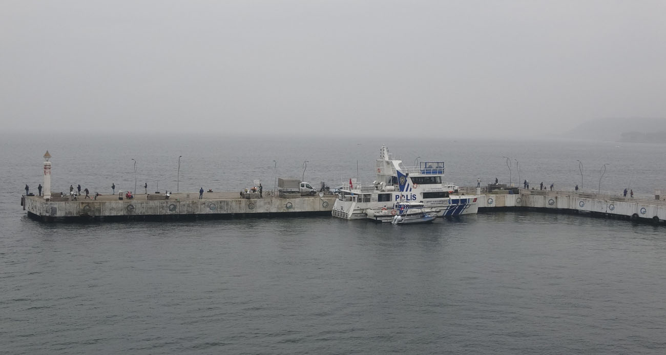 Çanakkale Boğazı sisten dolayı 43 saattir transit gemi geçişlerine kapalı