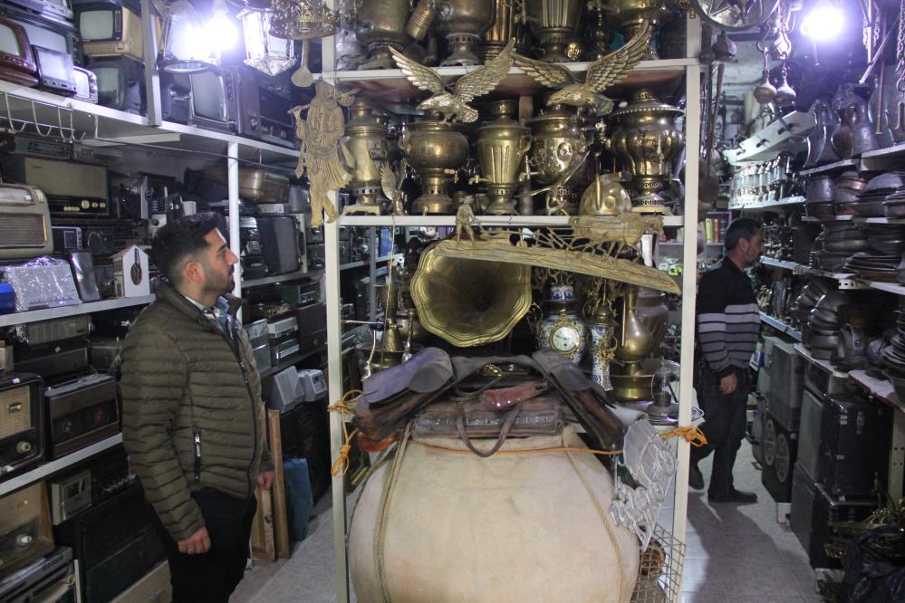 Antika tutkunu esnaf, biriktirdiği yüz binlerce eser ile müze açmak istiyor