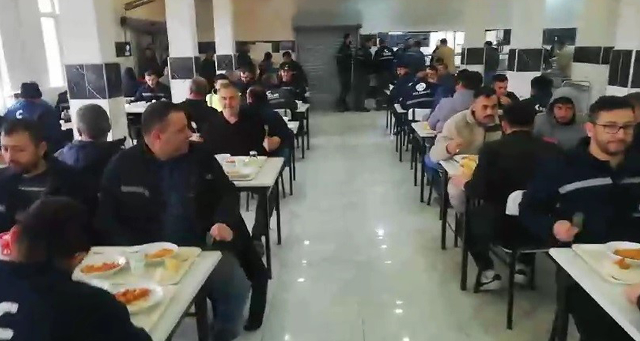 Özelleştirilen termik santrallerin işçileri öğle yemeğinde eylem yaptı