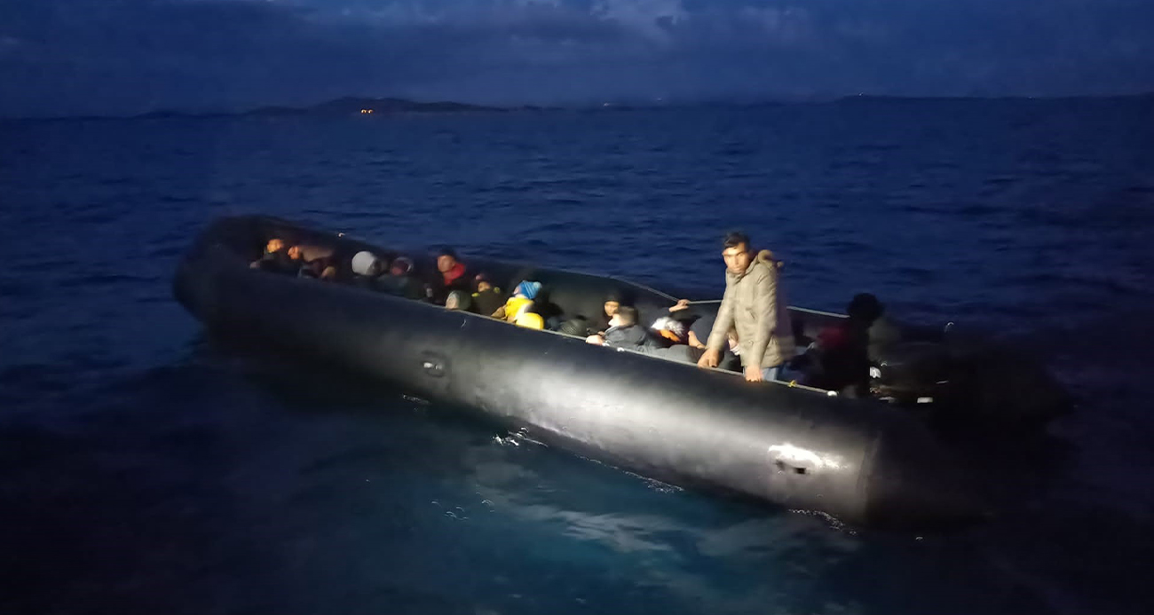 Ayvalık açıklarında 34 düzensiz göçmen yakalandı