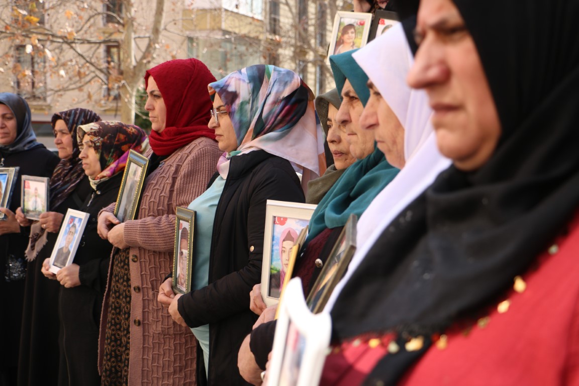 Evlat mücadelesindeki aileler 8 Mart’ı buruk geçirdi