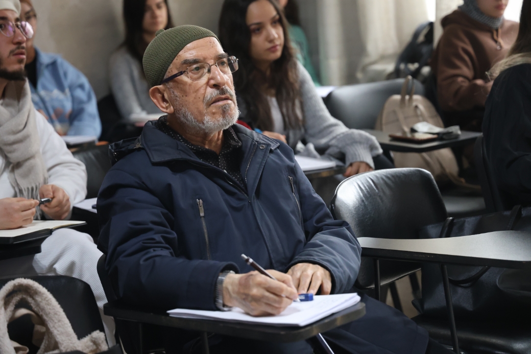 70 yaşında İngilizce kursuna gidiyor