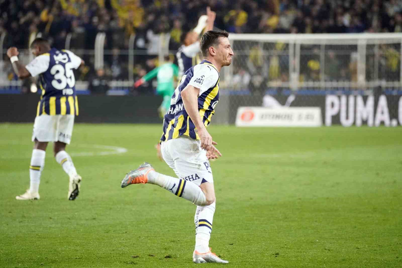 Derbi öncesi moral buldu! Fenerbahçe son dakikalarda coştu