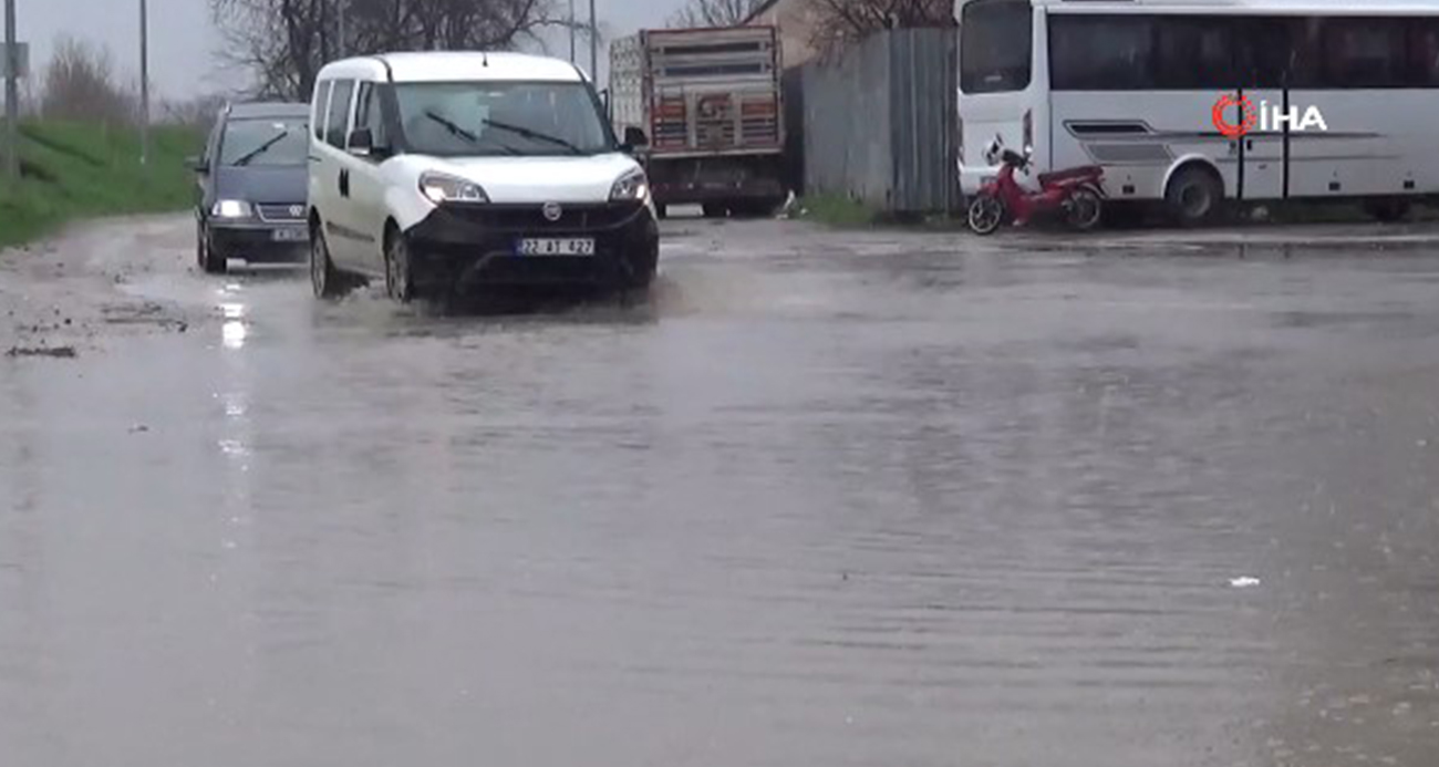 Edirne’de sağanak yağış: Caddeler göle döndü