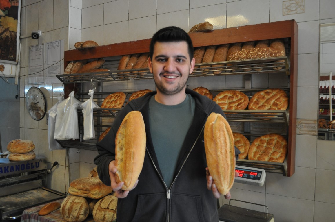 Poşetini getirene ekmeği ucuza satan fırıncı çevre kirliliğine engel oluyor