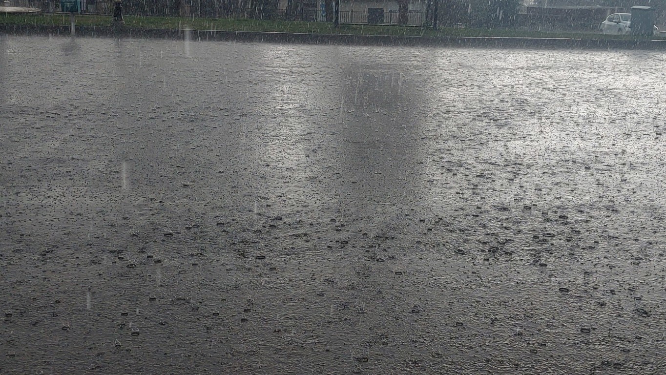 Tekirdağ’da şiddetli yağış: Doluyla karışık yağmur sokakları suyla kapladı