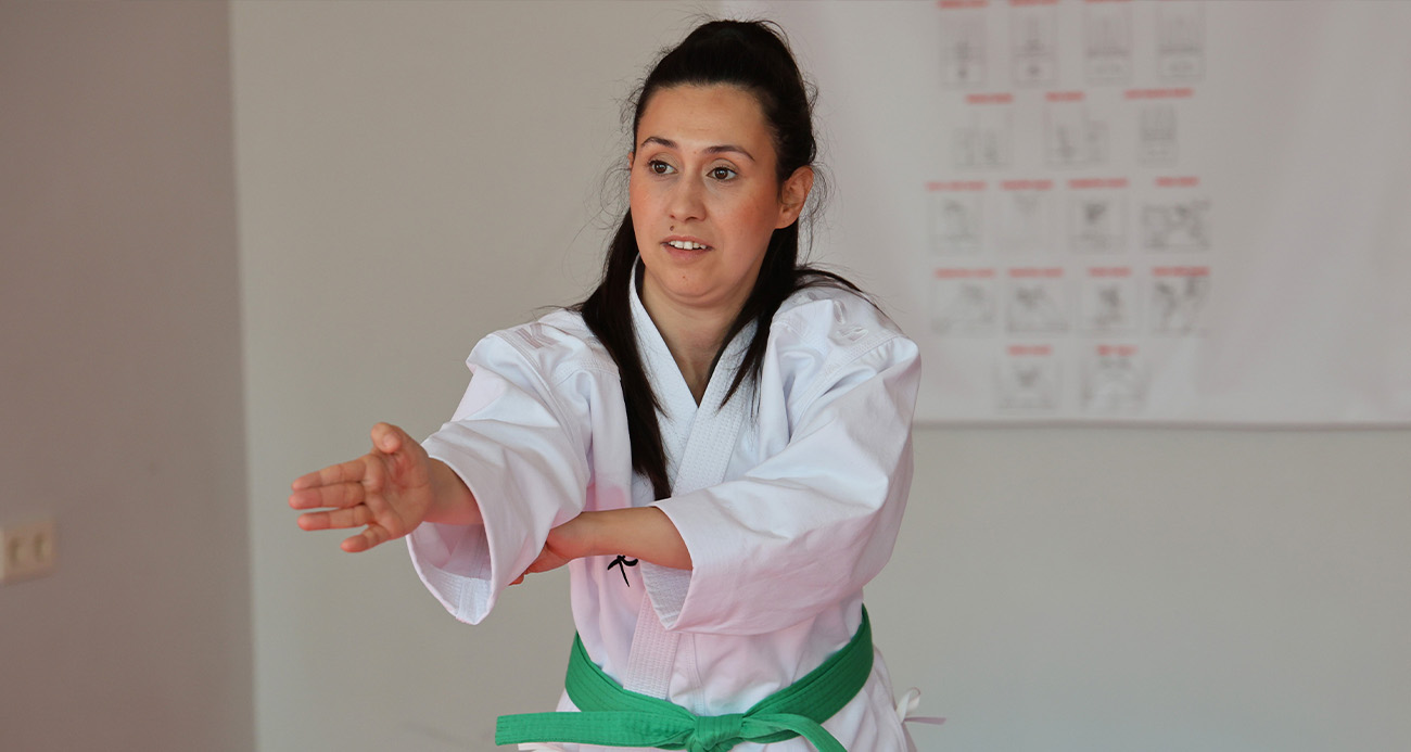 Serebral palsili Pınar, ’Para Karate’ ile hayata tutunup Türkiye 2.’si oldu