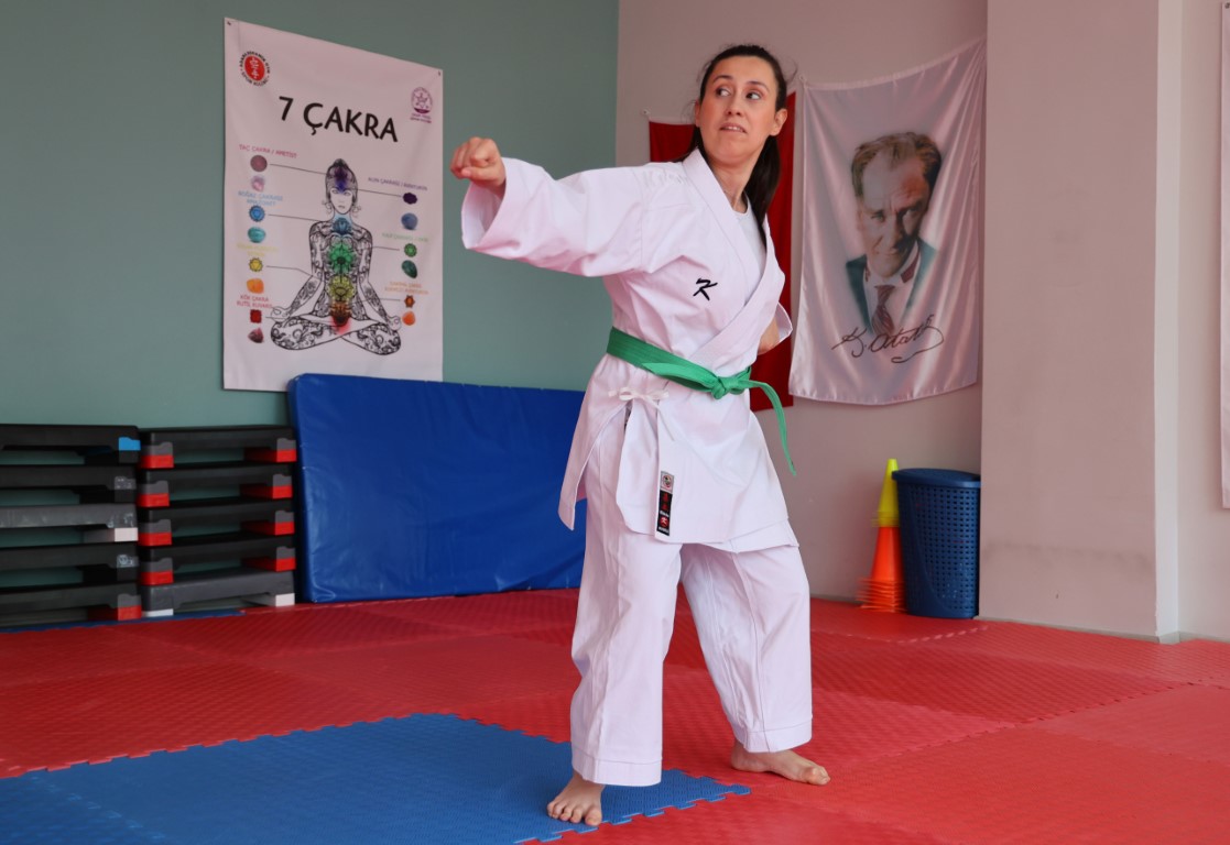 Serebral palsili Pınar, ’Para Karate’ ile hayata tutunup Türkiye 2.’si oldu