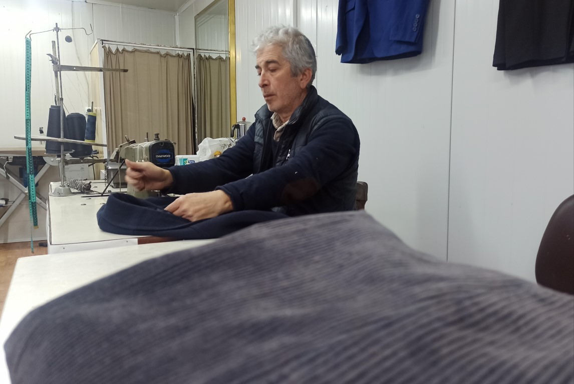 Kahramanmaraş’ta 31 yıllık esnafın iş yeri yıkıldı, konteyner iş yerinde hizmet veriyor